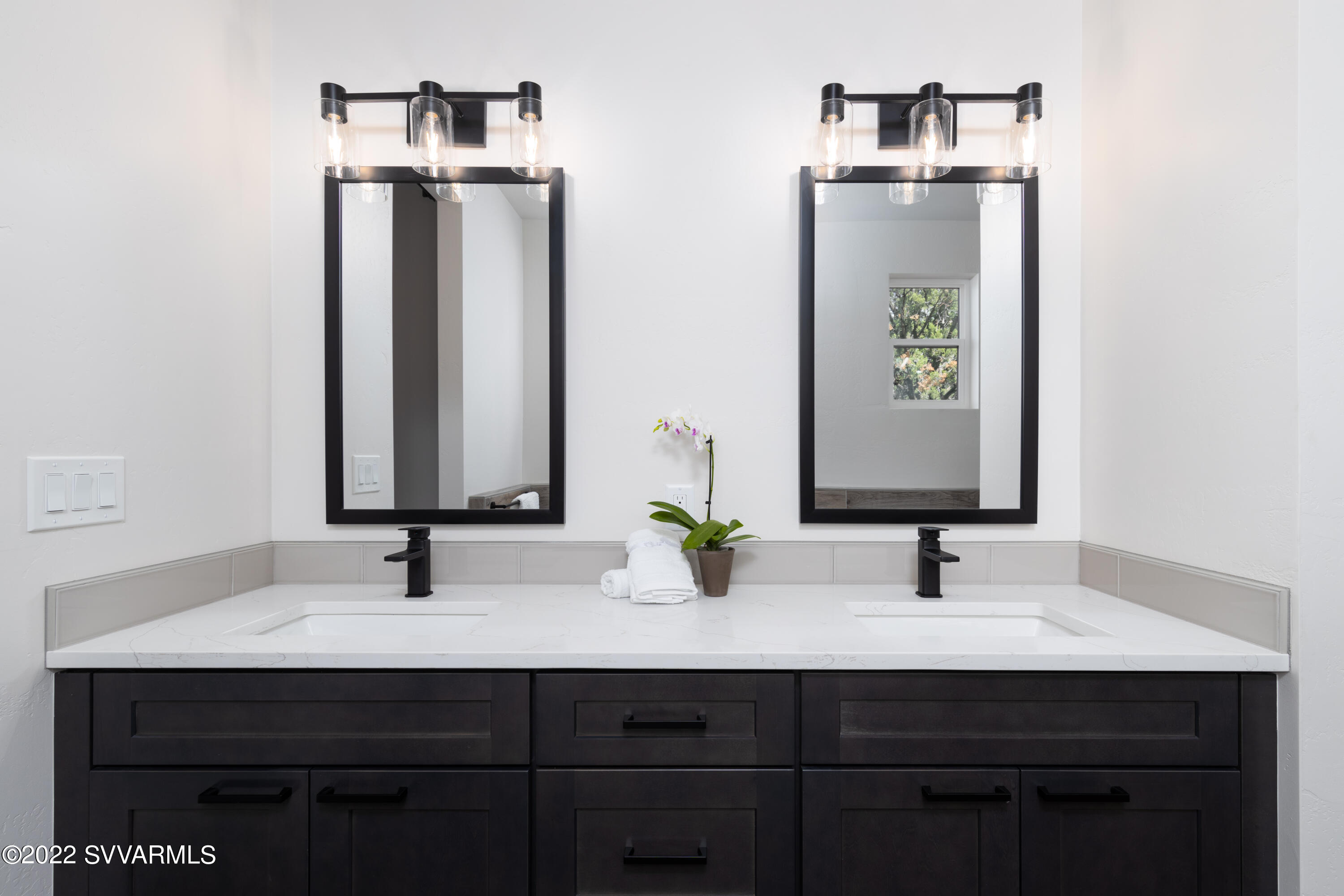 2255 Road Runner Road Sedona, AZ 86336 - Photo 31 of 44 Master Bathroom