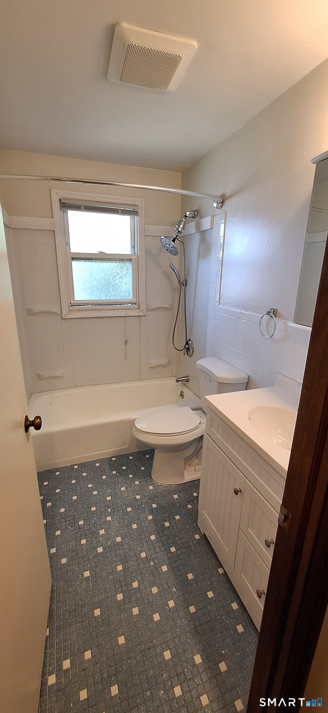 201 Regan Road, Unit 18C Vernon, CT 06066 - Photo 5 of 9