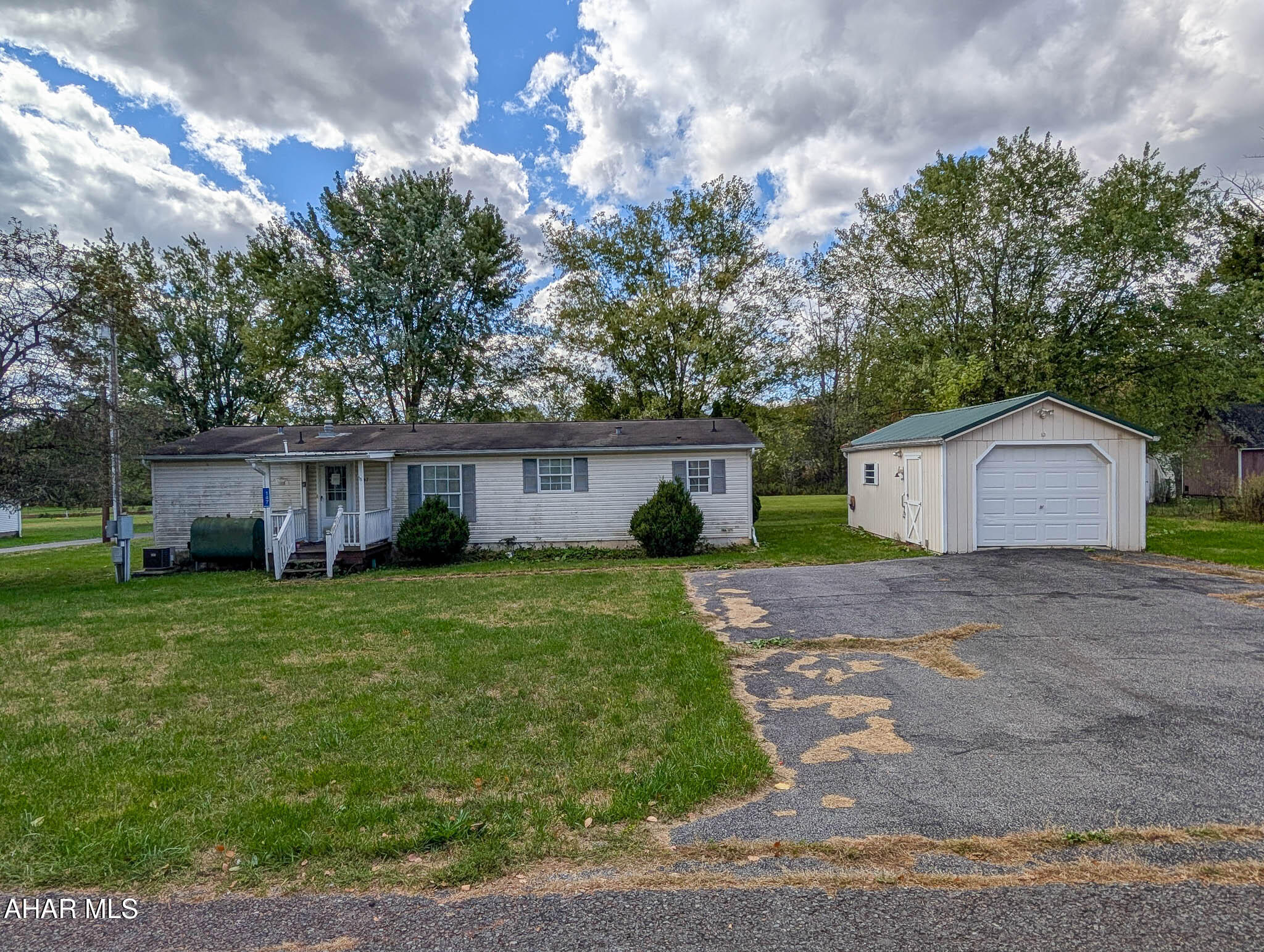 147 Pine Street Alum Bank, PA 15521 - Photo 1 of 34