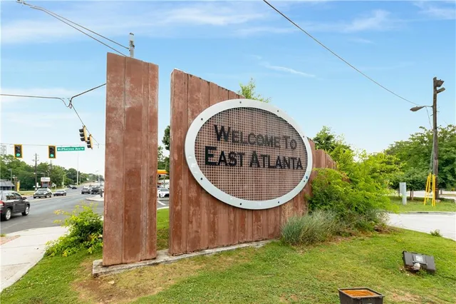 $2,300 | 716 Stokeswood Avenue Southeast, Unit 2B, Atlanta, GA 30316