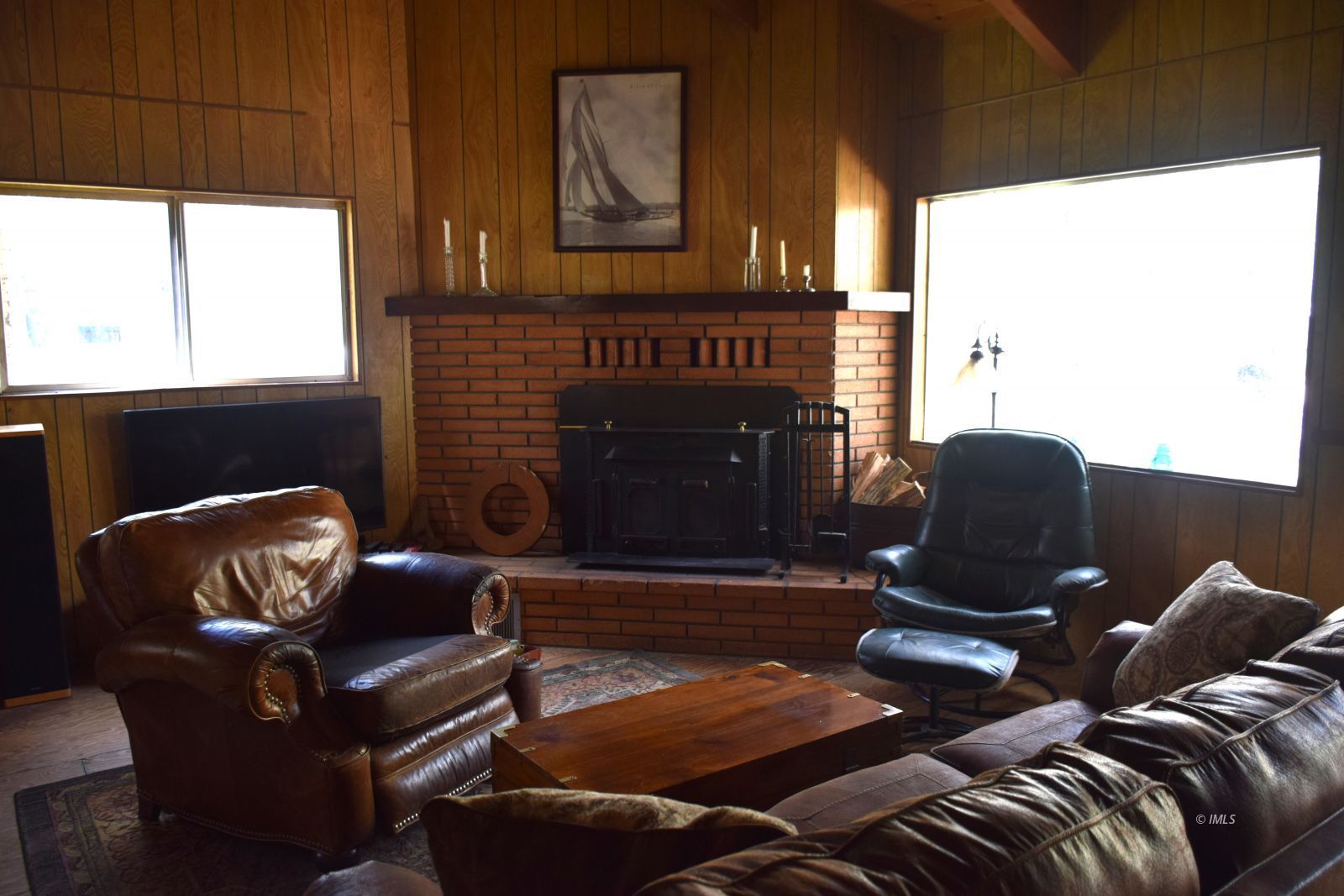 140 Iris Bishop, CA 93514 - Photo 5 of 19 a living room with furniture fireplace and a window
