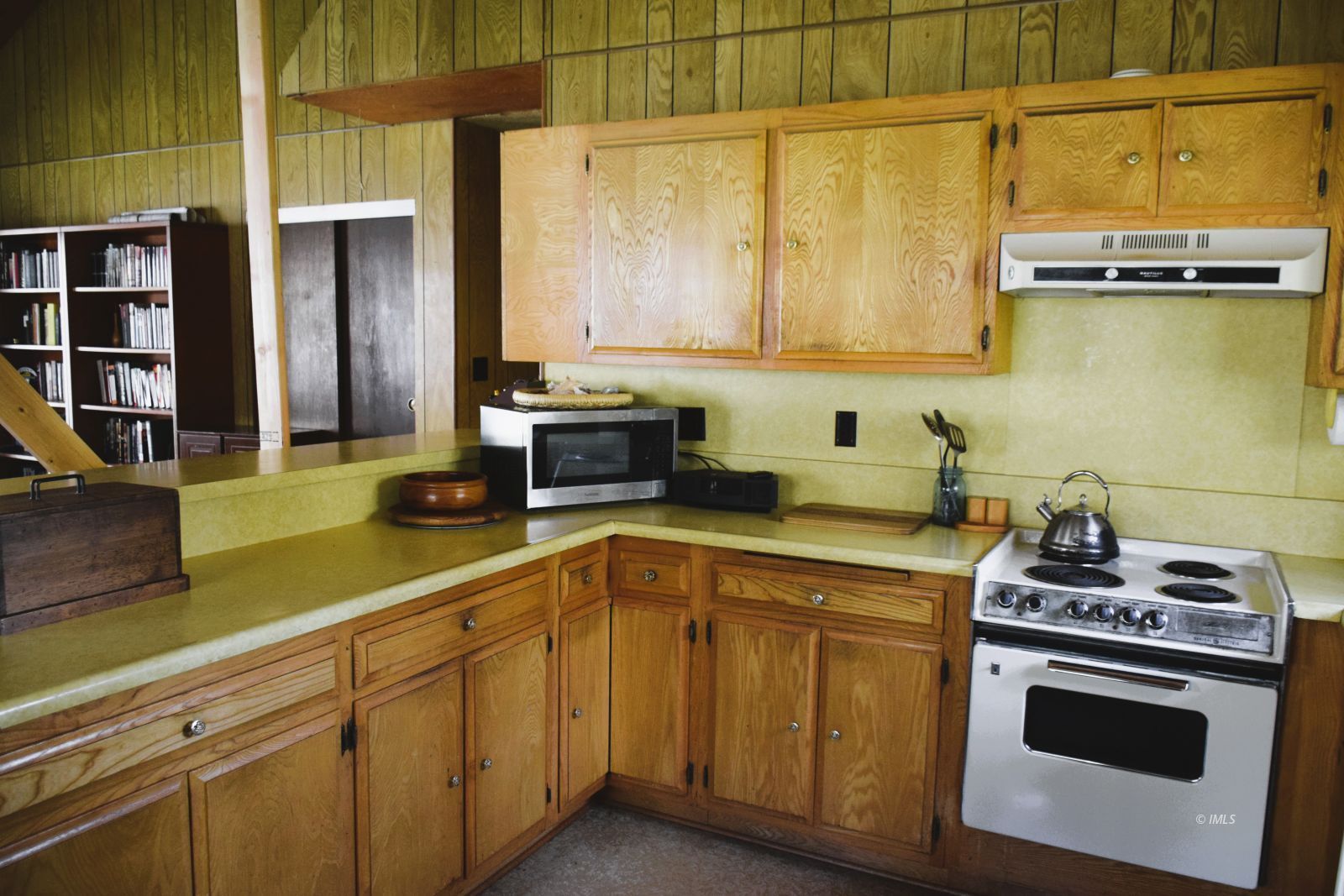 140 Iris Bishop, CA 93514 - Photo 8 of 19 a kitchen with stainless steel appliances granite countertop a sink a stove and cabinets