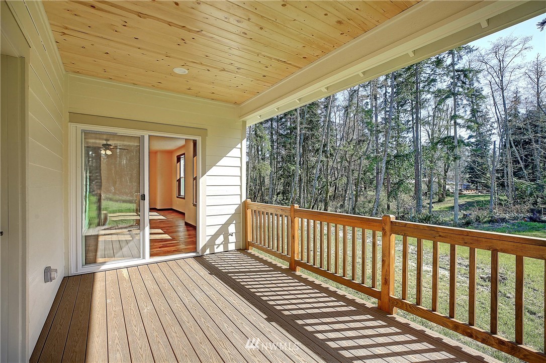1386 Midcrest Road Camano Island, WA 98282 - Photo 12 of 39 Gallery Image 12