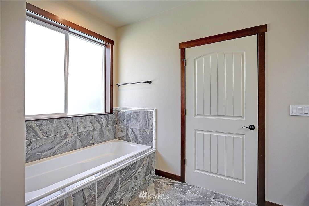 1386 Midcrest Road Camano Island, WA 98282 - Photo 16 of 39 Gallery Image 16