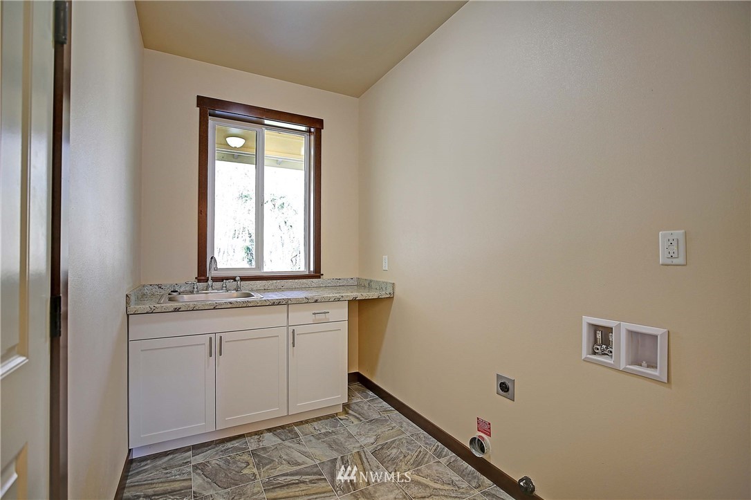 1386 Midcrest Road Camano Island, WA 98282 - Photo 26 of 39 Gallery Image 26