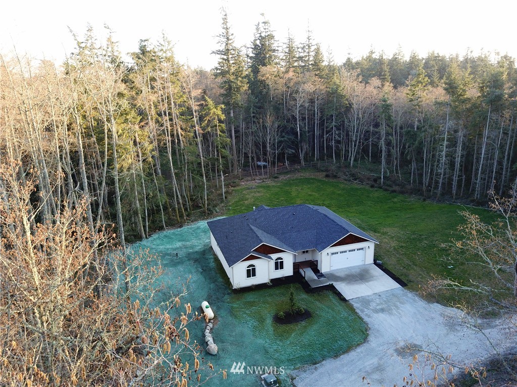 1386 Midcrest Road Camano Island, WA 98282 - Photo 33 of 39 Gallery Image 33