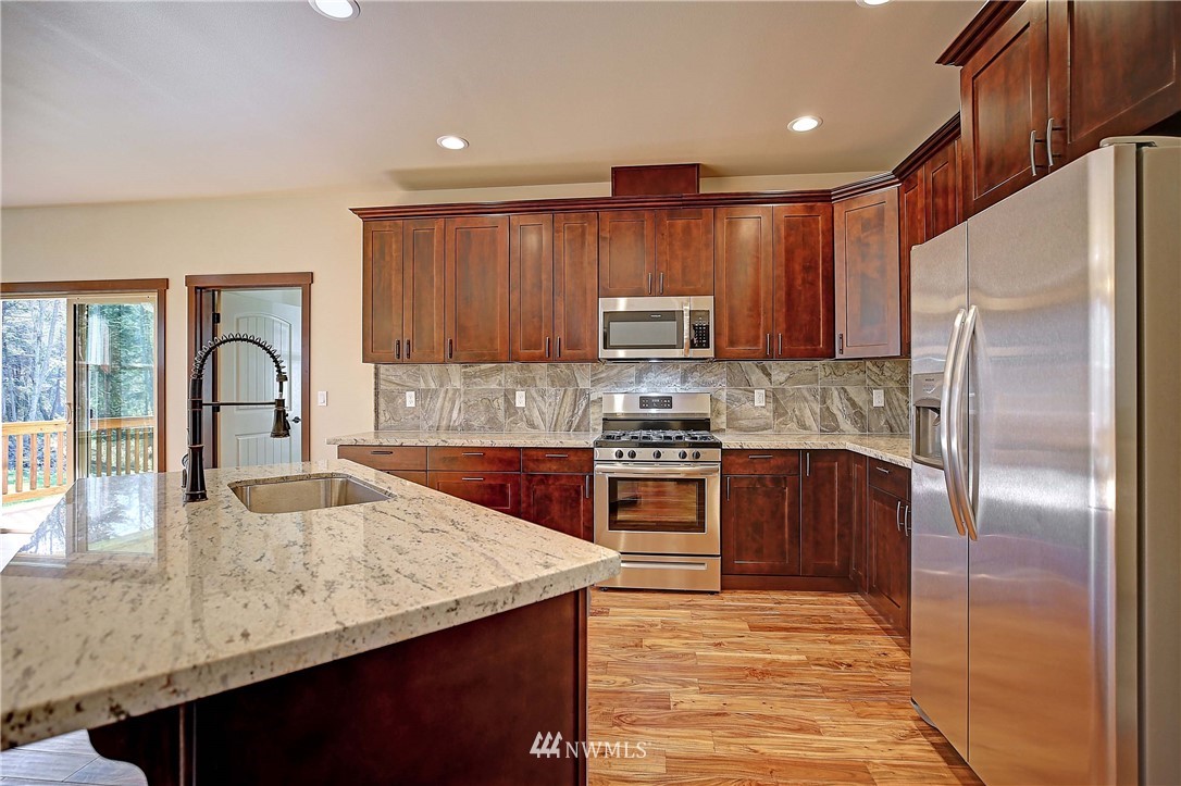 1386 Midcrest Road Camano Island, WA 98282 - Photo 6 of 39 Gallery Image 6