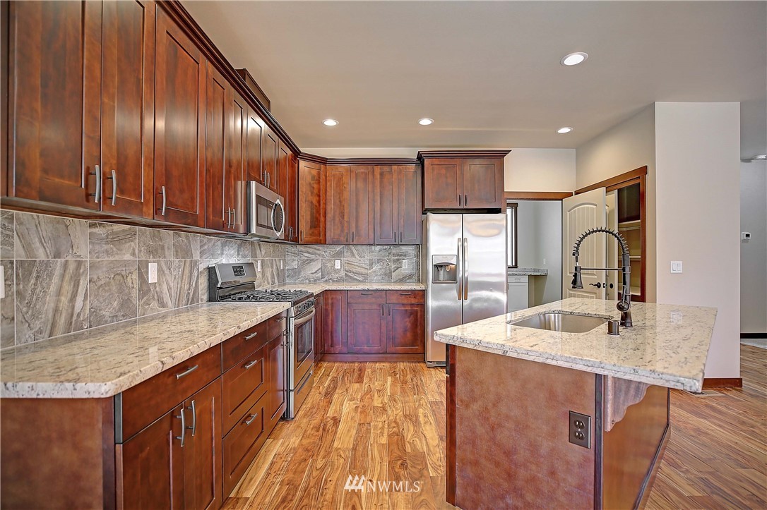 1386 Midcrest Road Camano Island, WA 98282 - Photo 7 of 39 Gallery Image 7