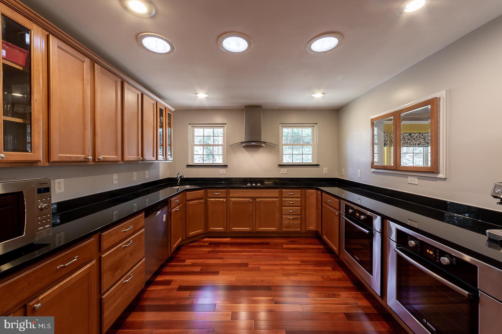10813 Gainsborough Road Potomac, MD 20854 - Photo 12 of 41 Check out the space Dad!