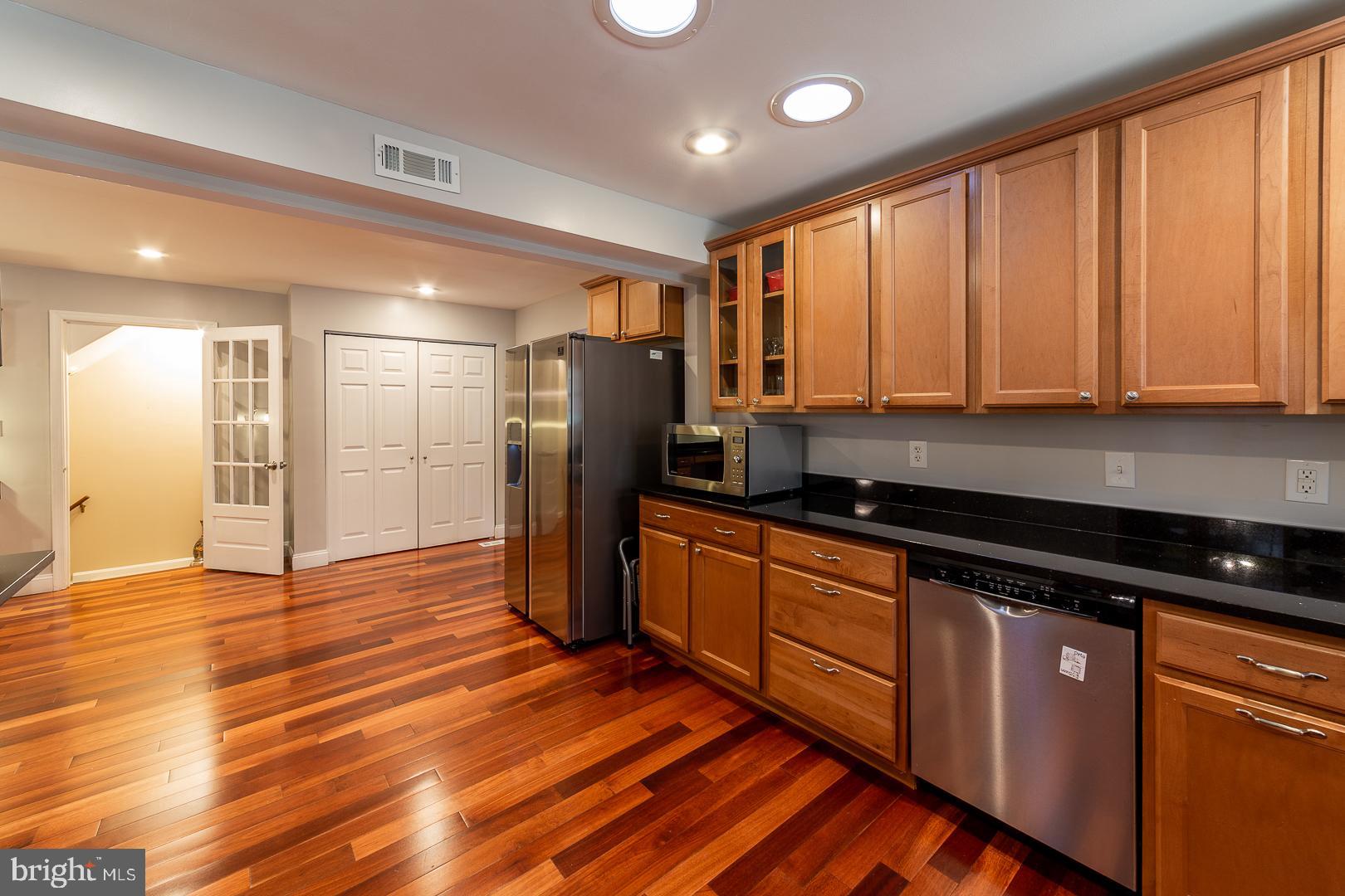 10813 Gainsborough Road Potomac, MD 20854 - Photo 13 of 41 Much usable space in custom kitchen
