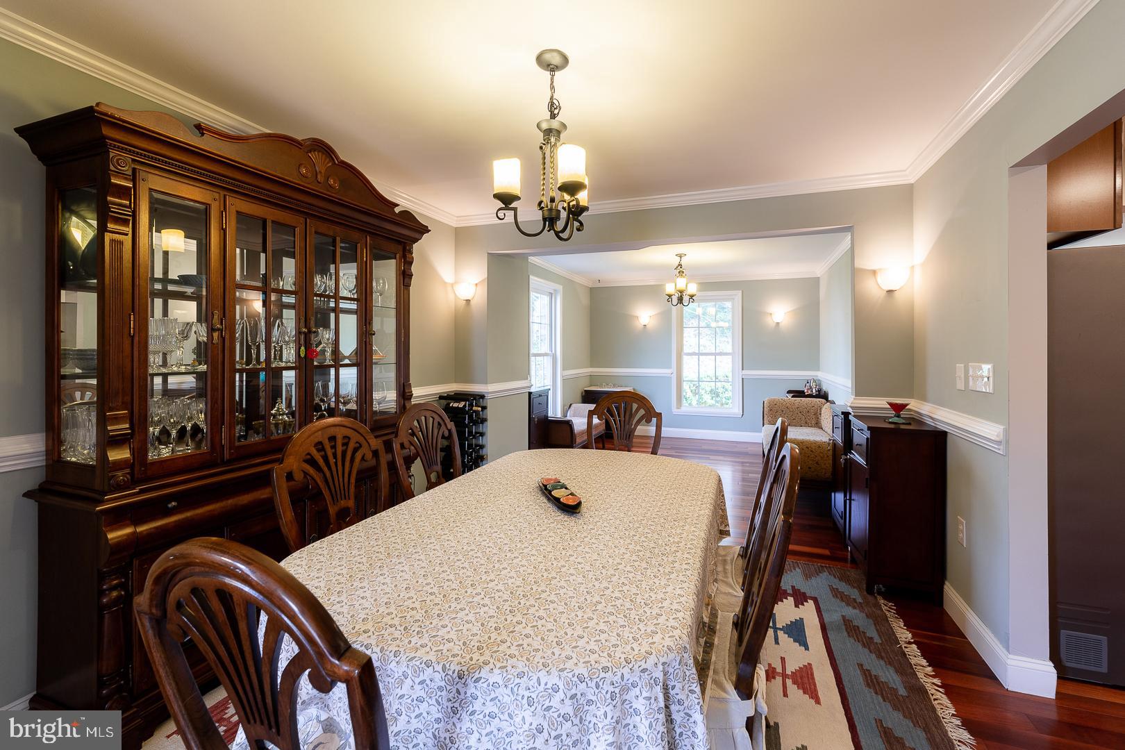10813 Gainsborough Road Potomac, MD 20854 - Photo 14 of 41 Dining room