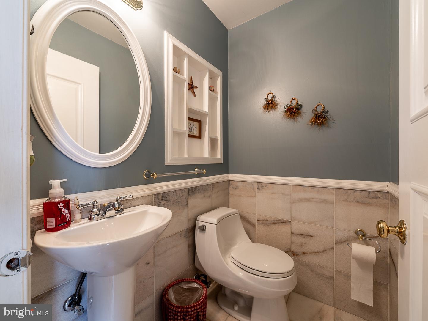 10813 Gainsborough Road Potomac, MD 20854 - Photo 20 of 41 1st floor powder room
