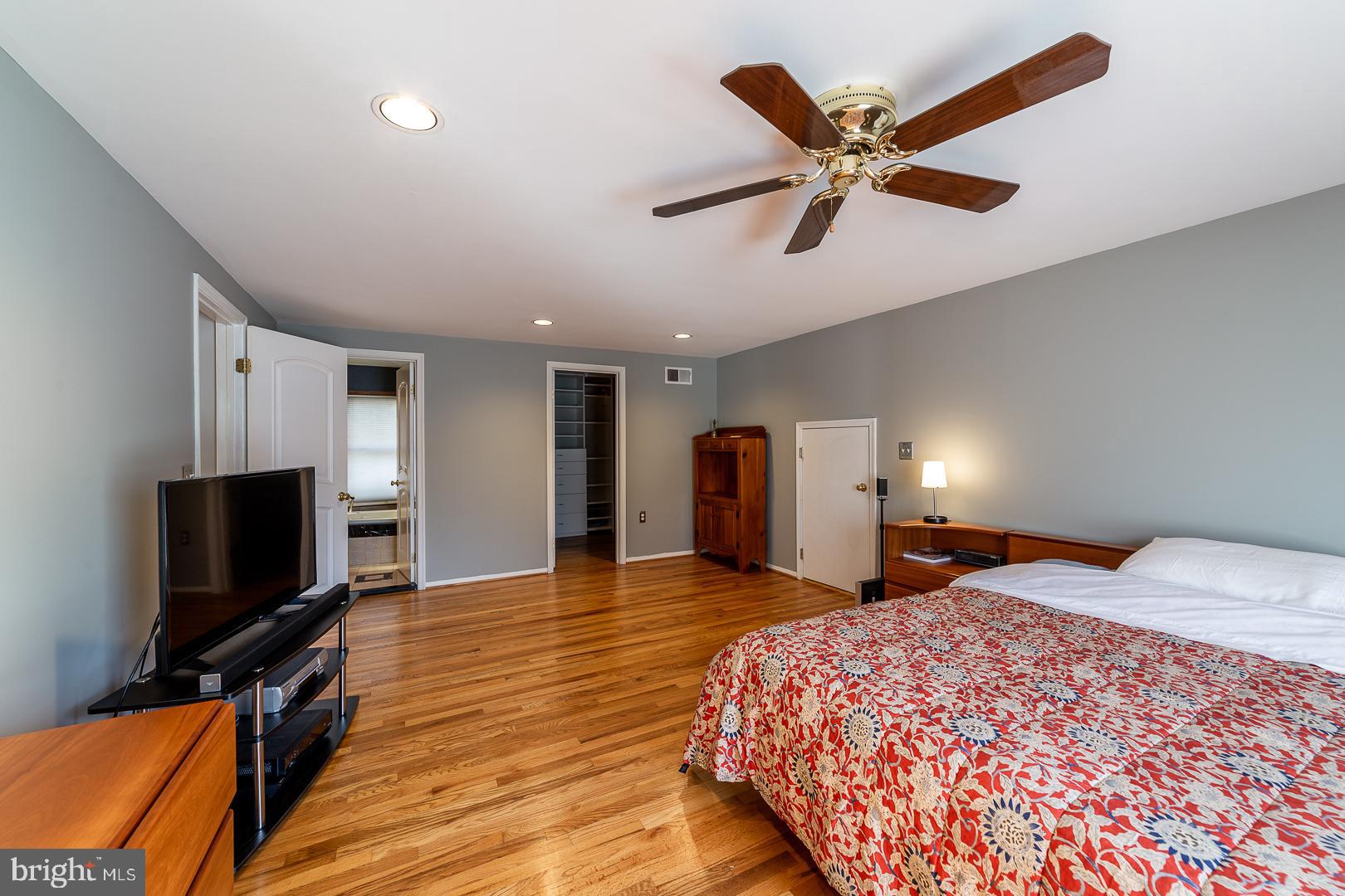 10813 Gainsborough Road Potomac, MD 20854 - Photo 23 of 41 Master Bedroom