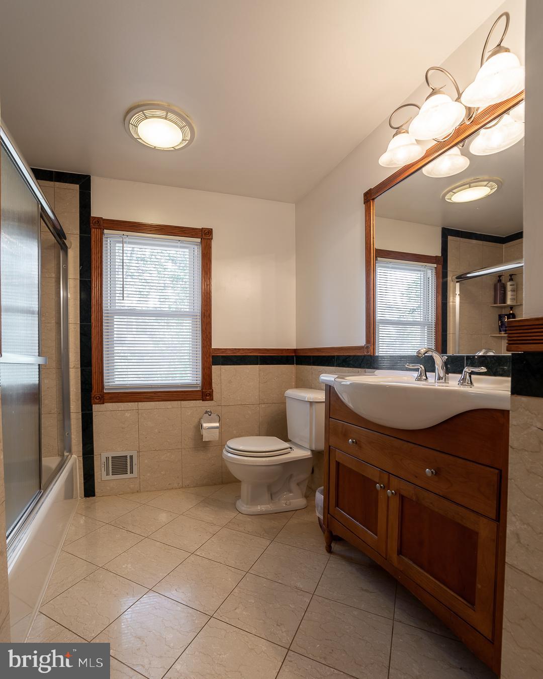 10813 Gainsborough Road Potomac, MD 20854 - Photo 29 of 41 Upgraded Hall bath