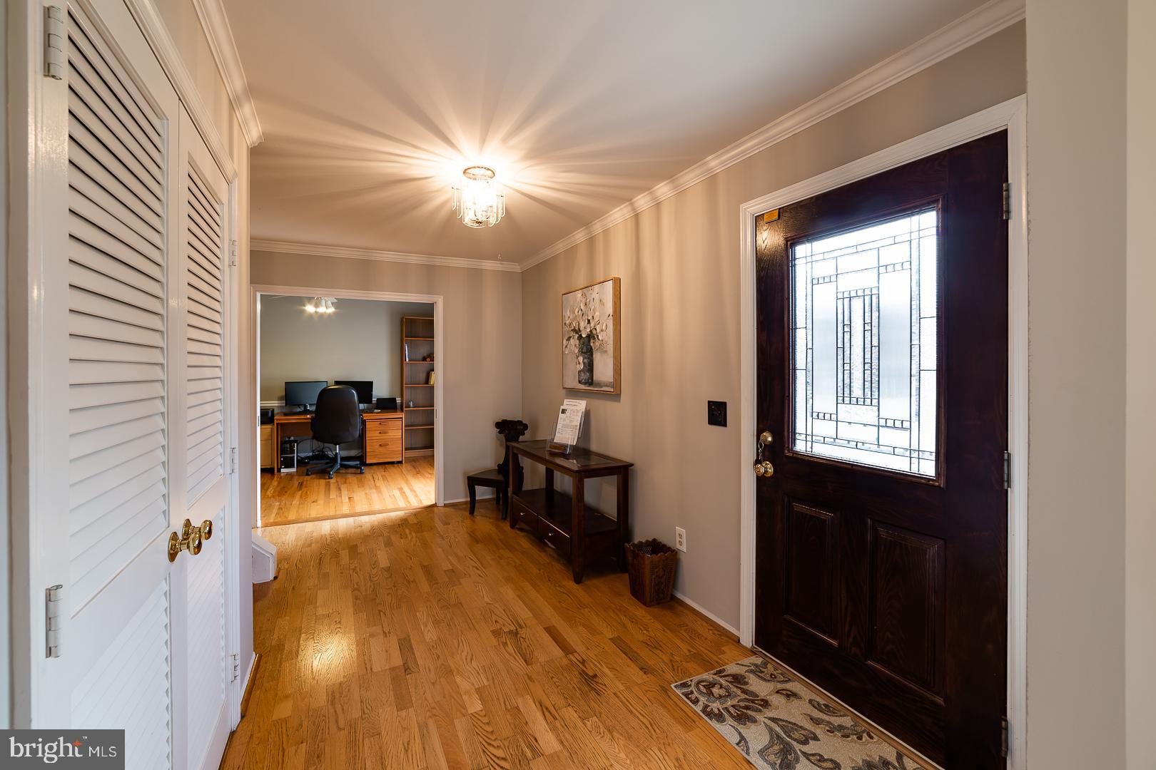 10813 Gainsborough Road Potomac, MD 20854 - Photo 4 of 41 Den/office off Foyer