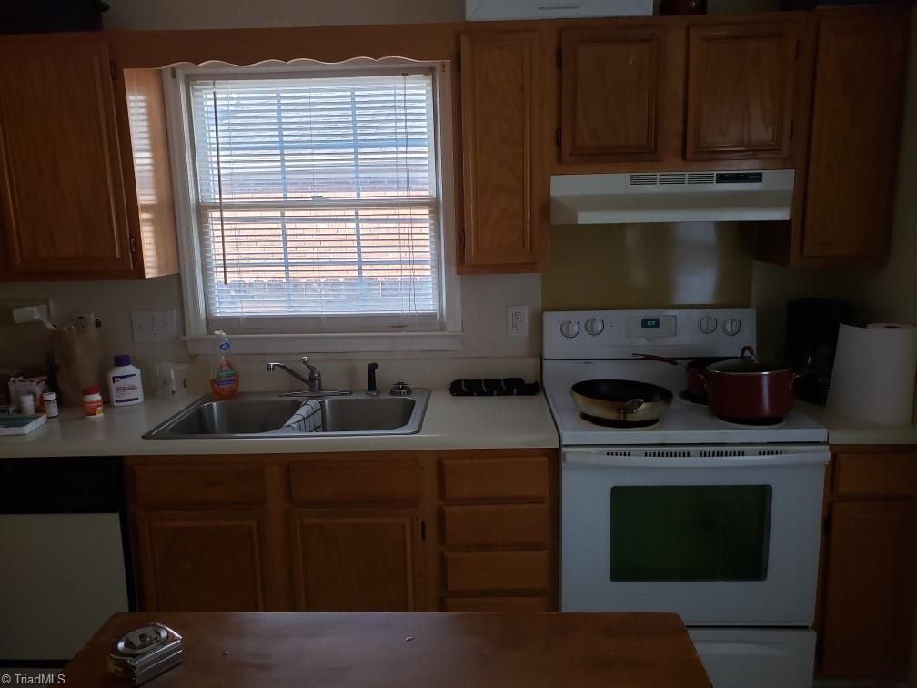 7 Rocky Ridge Point, Unit 7 Greensboro, NC 27405 - Photo 6 of 8 Gallery Image 6
