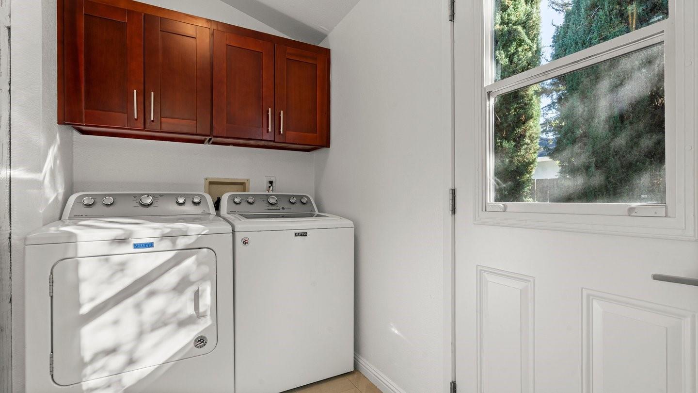 14355 La Rinconada Drive Los Gatos, CA 95032 - Photo 35 of 42 a utility room with dryer and washer