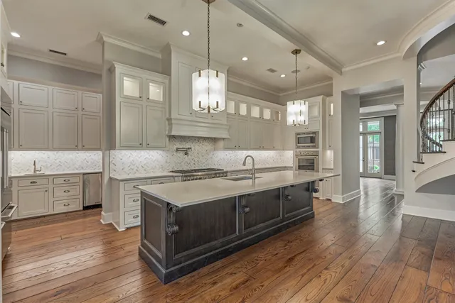$5,450,000 | 22 East Shore Drive, The Woodlands, TX 77380