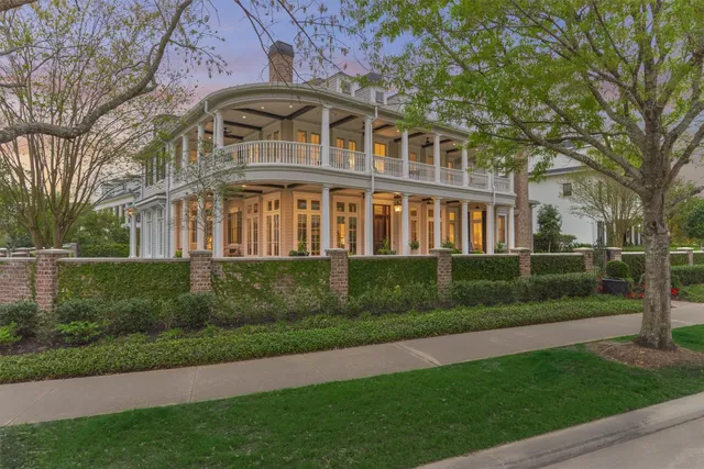 $5,450,000 | 22 East Shore Drive, The Woodlands, TX 77380