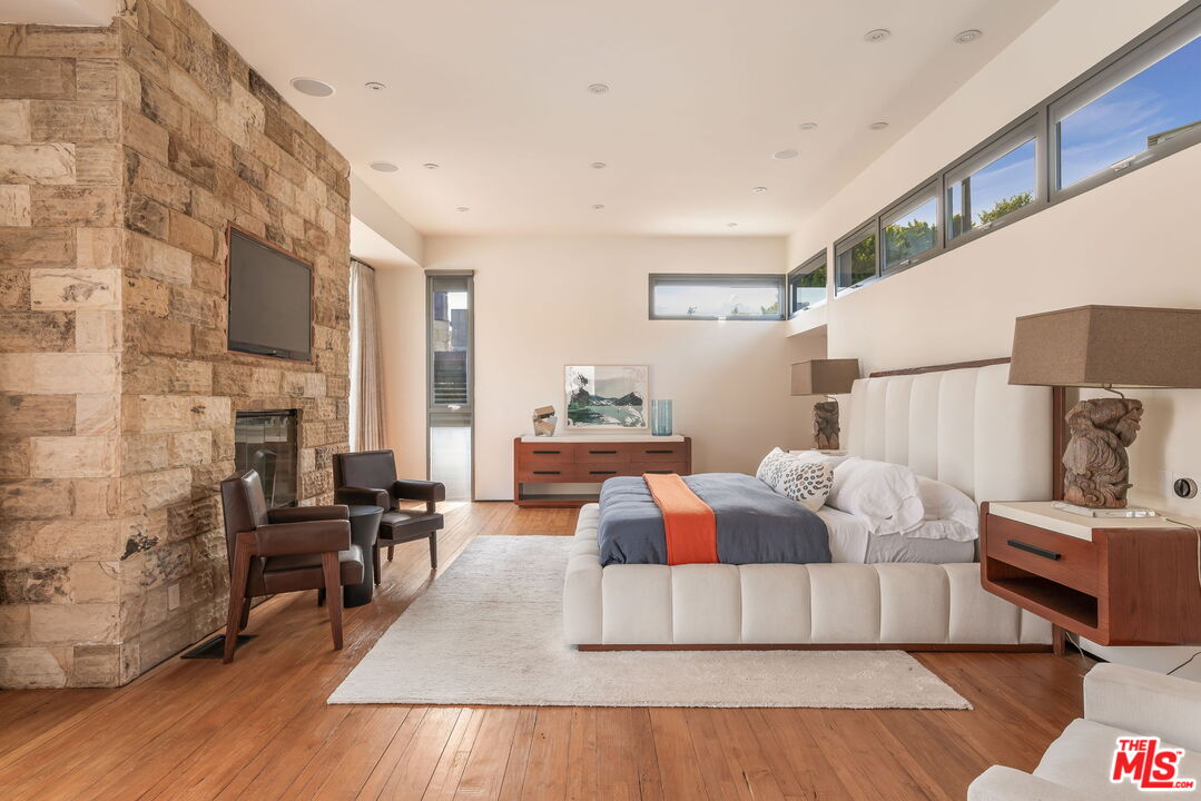 345 West Channel Road Santa Monica, CA 90402 - Photo 16 of 35 a living room with furniture and a couch