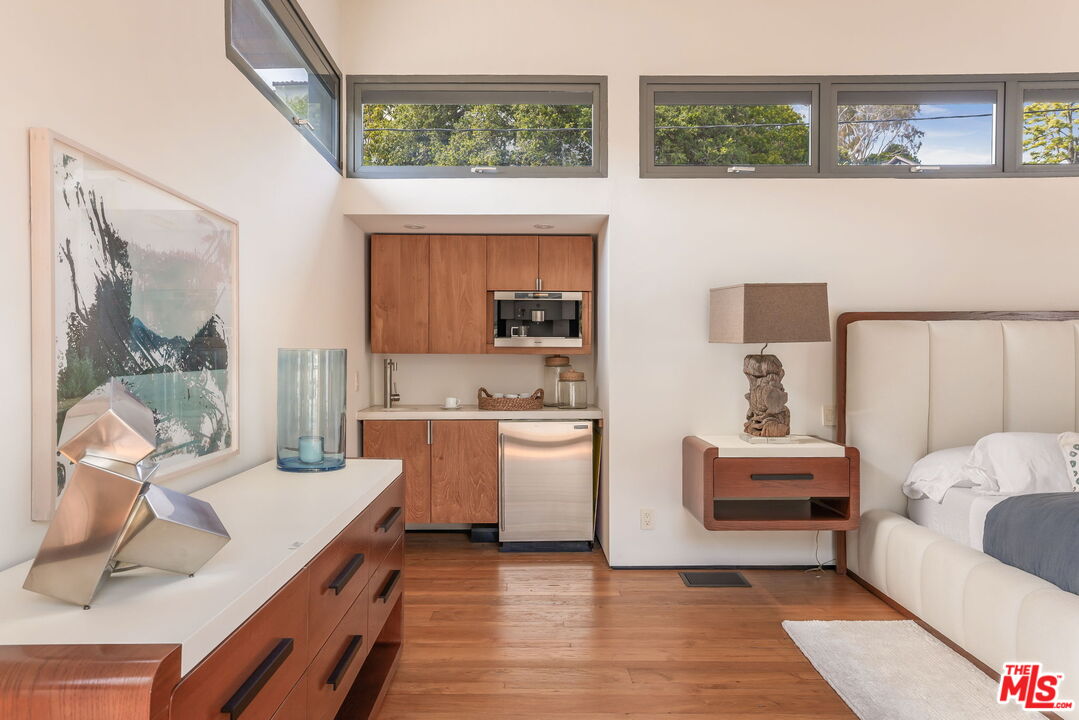 345 West Channel Road Santa Monica, CA 90402 - Photo 17 of 35 a room with furniture and a painting on the wall