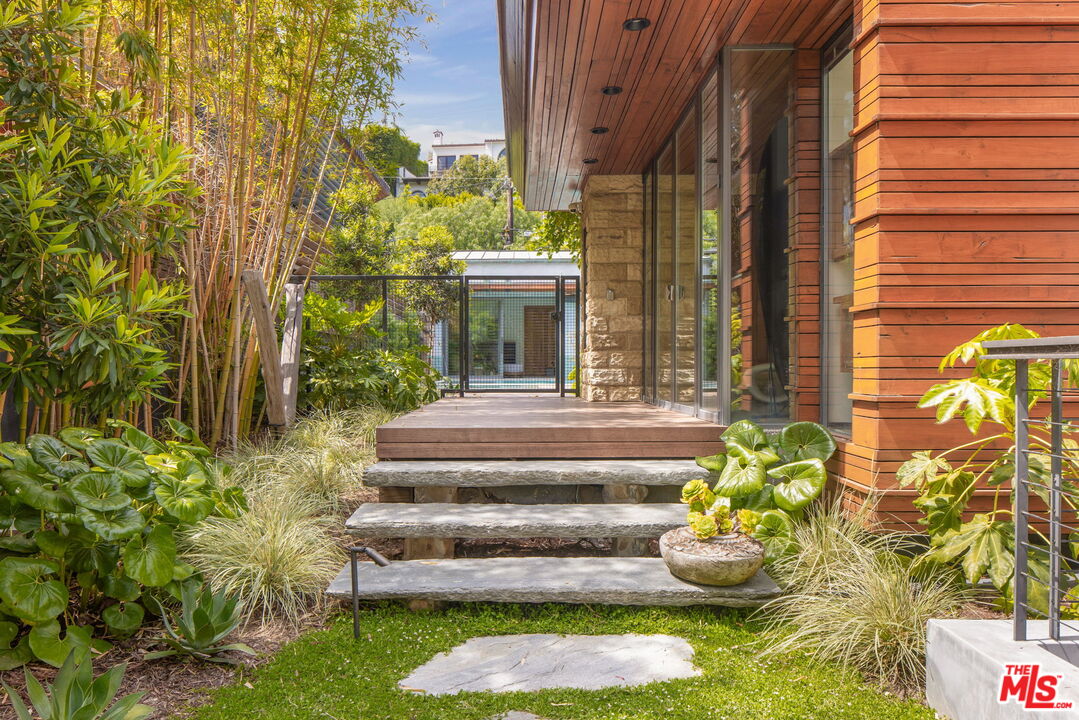 345 West Channel Road Santa Monica, CA 90402 - Photo 28 of 35