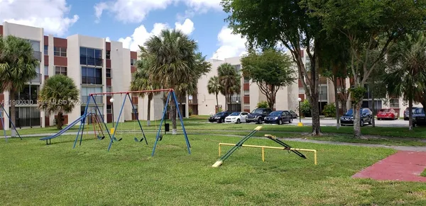 $2,350 | 9441 Southwest 4th Street, Unit 302, Miami, FL 33174