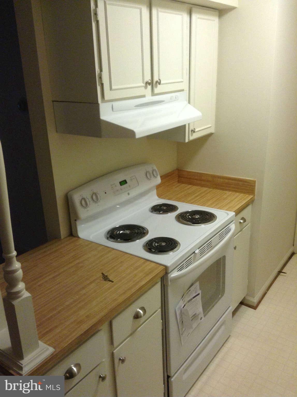 5903 Kingsford Road, Unit 374 Springfield, VA 22152 - Photo 8 of 13 Kitchen