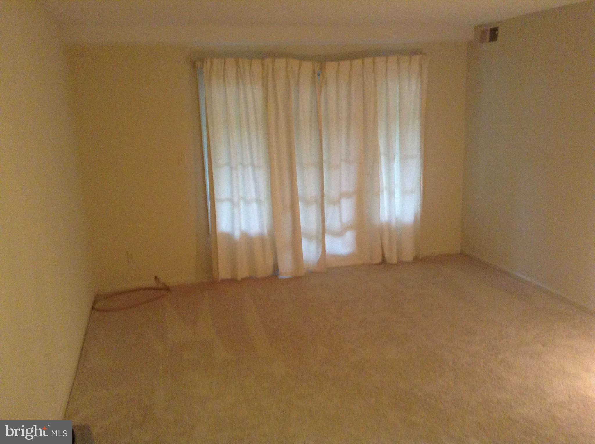 5903 Kingsford Road, Unit 374 Springfield, VA 22152 - Photo 9 of 13 Living Room