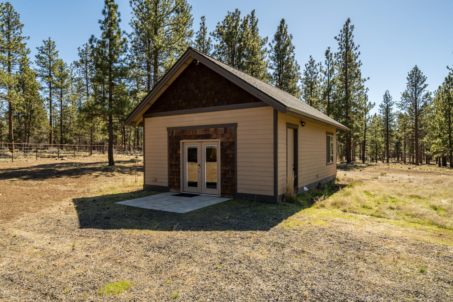 16611 Wilt Road Sisters, OR 97759 - Photo 44 of 55 Detached office / art studio