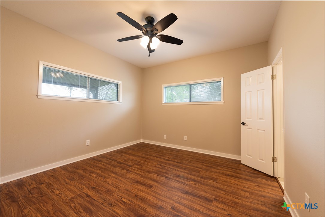 705 South Laurel Avenue Luling, TX 78648 - Photo 20 of 31