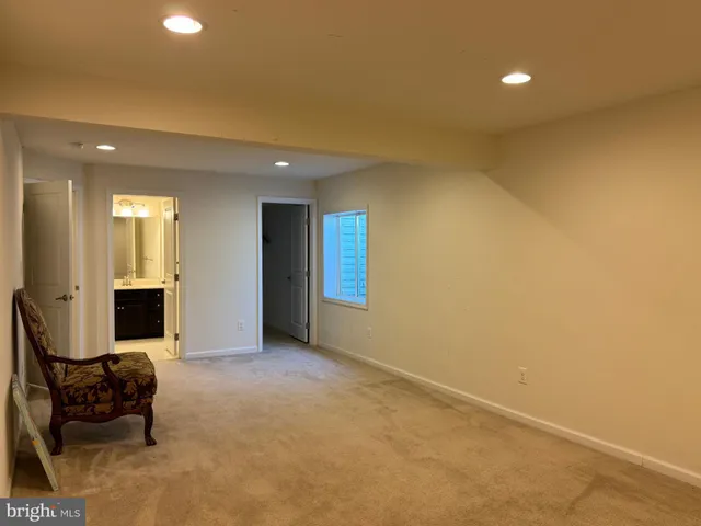 a view of livingroom with furniture