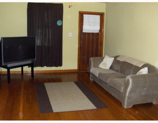 611 Lincoln/case Street Rochester, PA 15074 - Photo 4 of 8 Living Room.