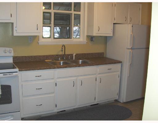 611 Lincoln/case Street Rochester, PA 15074 - Photo 5 of 8 Kitchen.