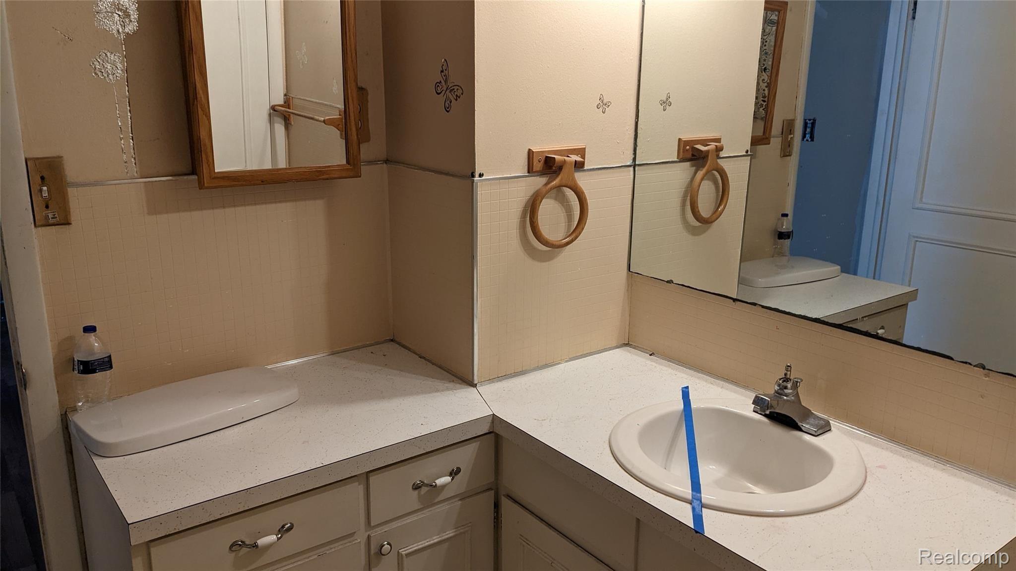 2318 Vandekarr Road Owosso, MI 48867 - Photo 20 of 28 BATH