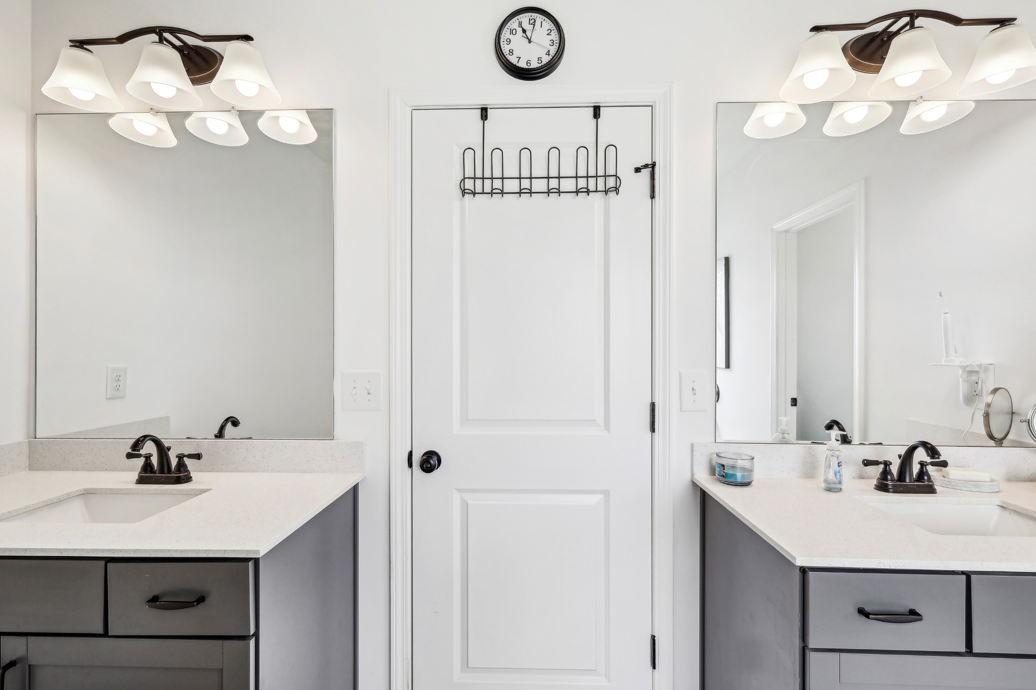 211 Hanson Lane Columbia, TN 38401 - Photo 23 of 35 a bathroom with a sink and a mirror