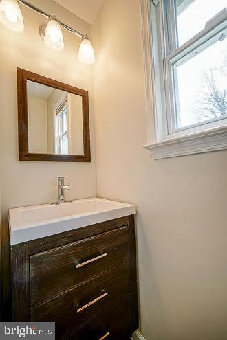 503 South Providence Road Wallingford, PA 19086 - Photo 19 of 28 Hall Bathroom