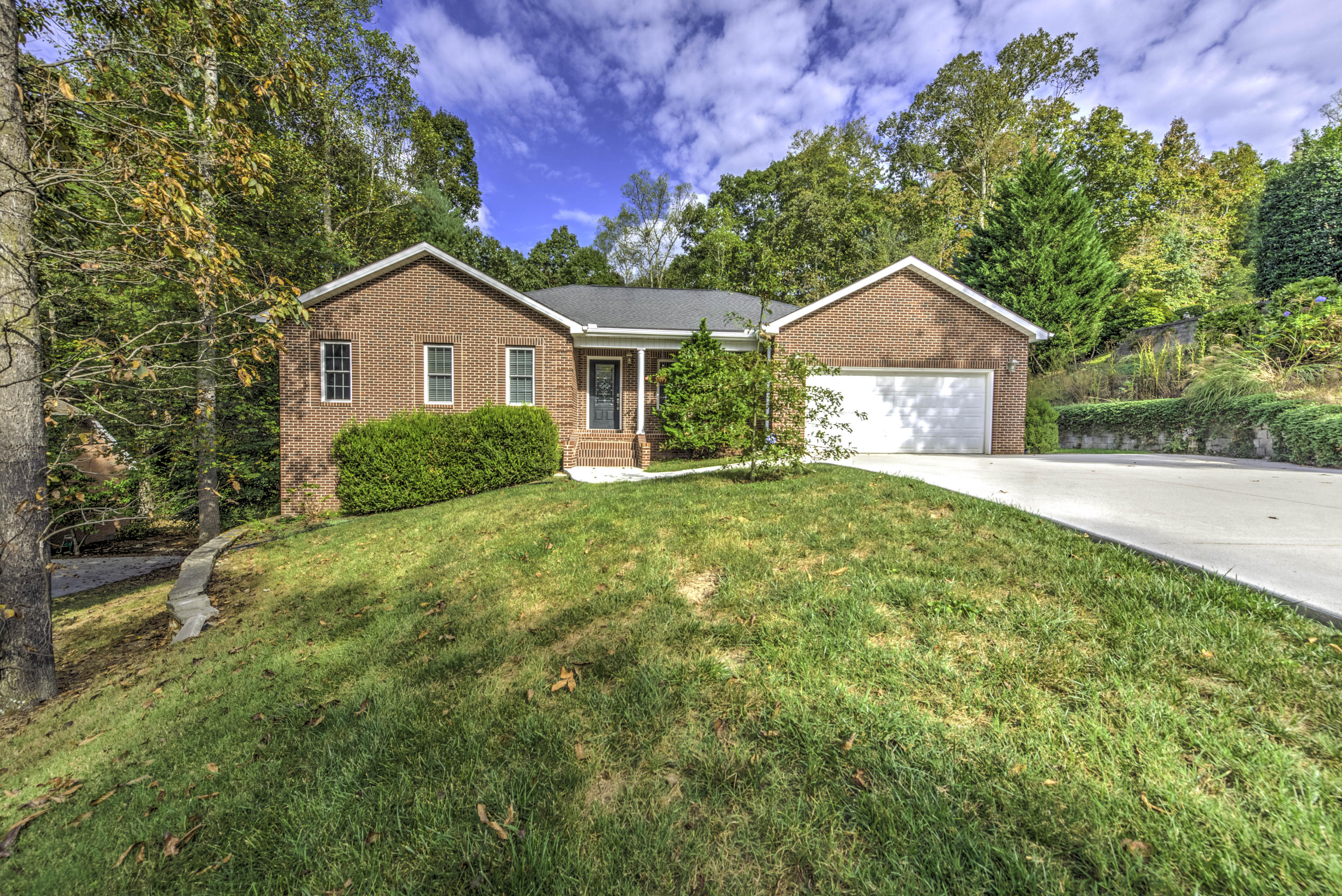 120 Winchester Circle Oak Ridge, TN 37830 - Photo 1 of 40 1