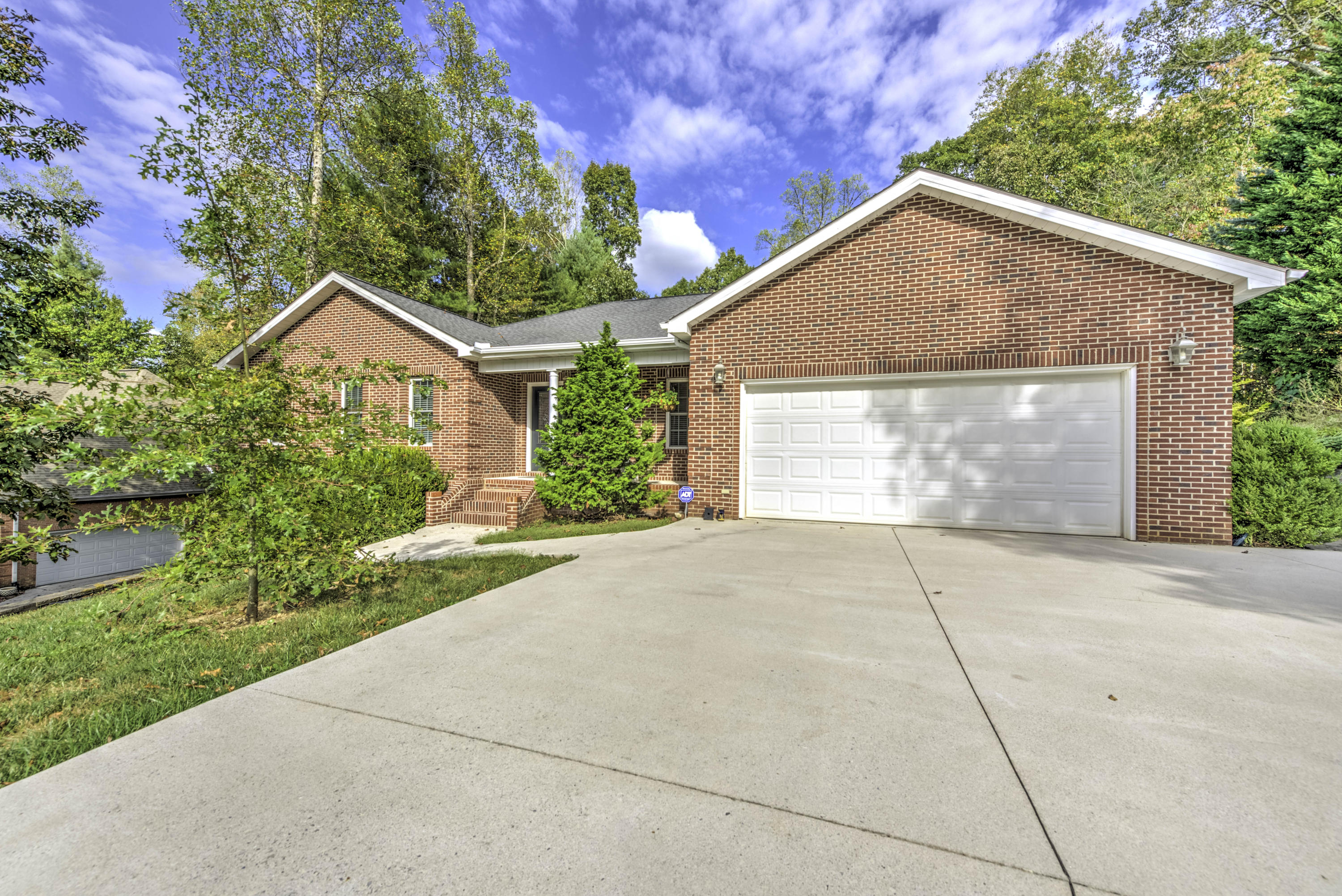 120 Winchester Circle Oak Ridge, TN 37830 - Photo 2 of 40 2