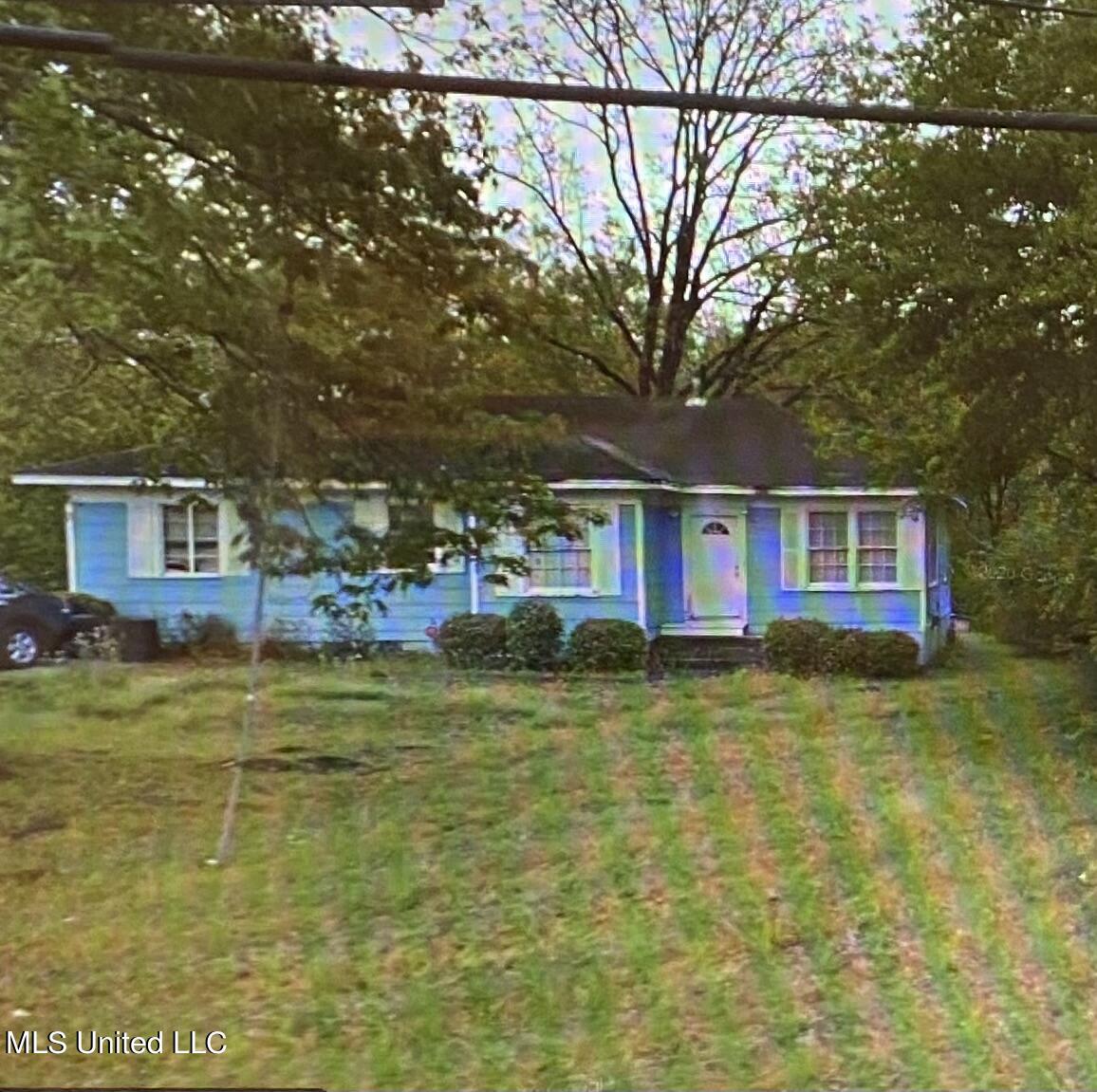 1617 Raymond Road Jackson, MS 39204 - Photo 1 of 2 Front