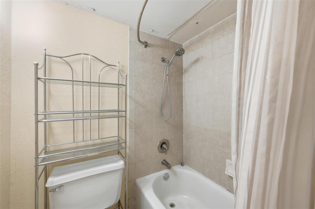 2311 Basil Drive, Unit C105 Arlington, TX 76006 - Photo 14 of 17 Full bathroom with shower / tub combo with curtain and toilet