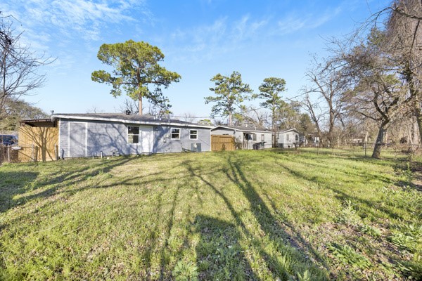 3934 Alice Street Houston, TX 77021 - Photo 14 of 16 Spacious backyard!