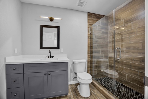 3934 Alice Street Houston, TX 77021 - Photo 9 of 16 Primary Bathroom