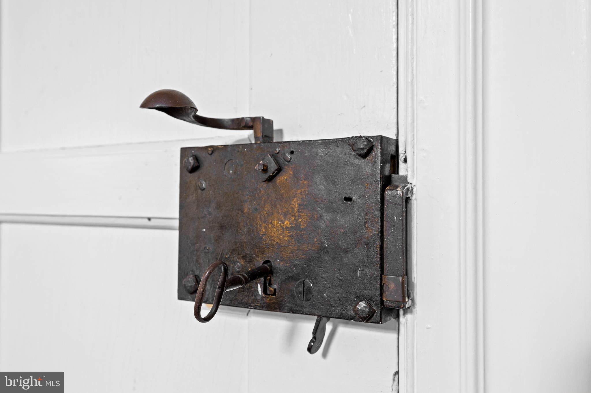 6 East Highfield Road Baltimore, MD 21218 - Photo 11 of 76