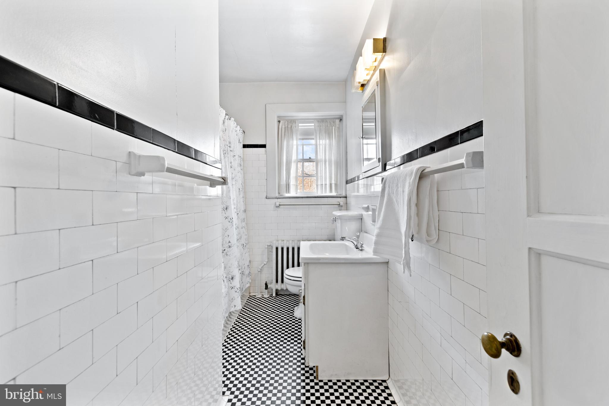 6 East Highfield Road Baltimore, MD 21218 - Photo 43 of 76 Full Bathroom 2