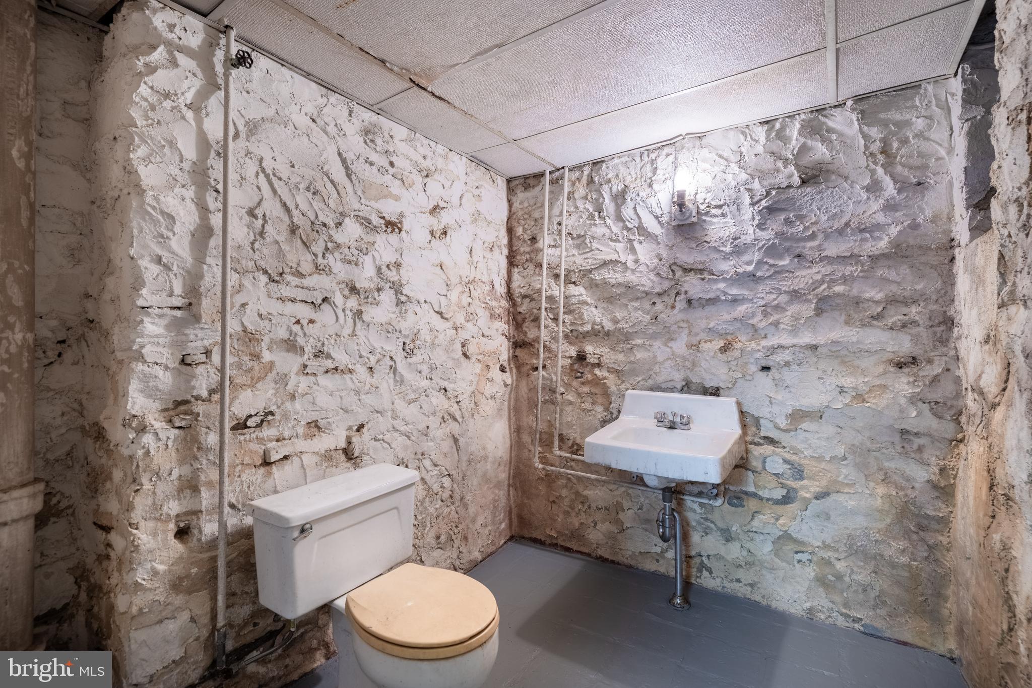 6 East Highfield Road Baltimore, MD 21218 - Photo 58 of 76