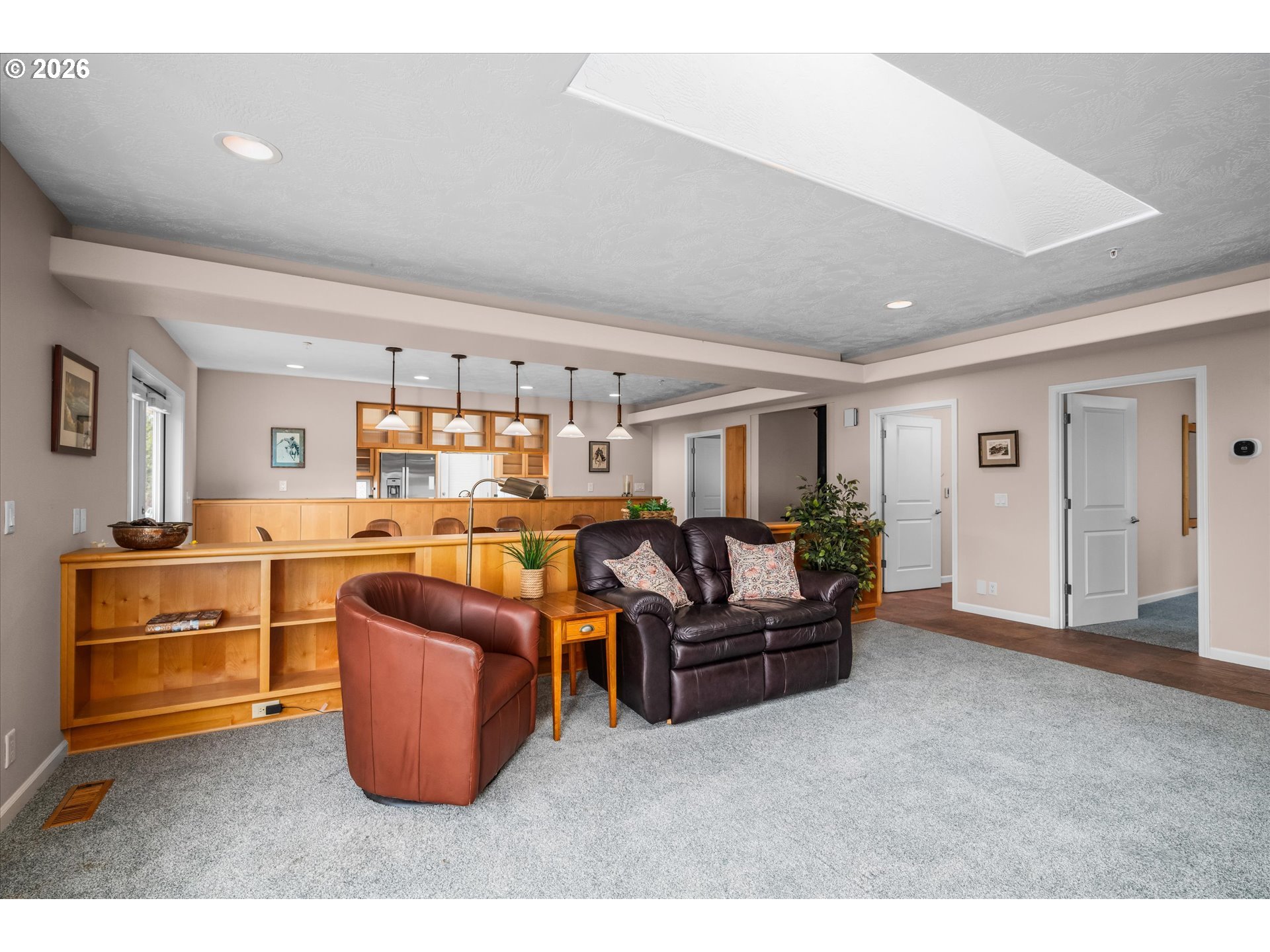 45947 North Gate Creek Road Vida, OR 97488 - Photo 28 of 48 Living Room