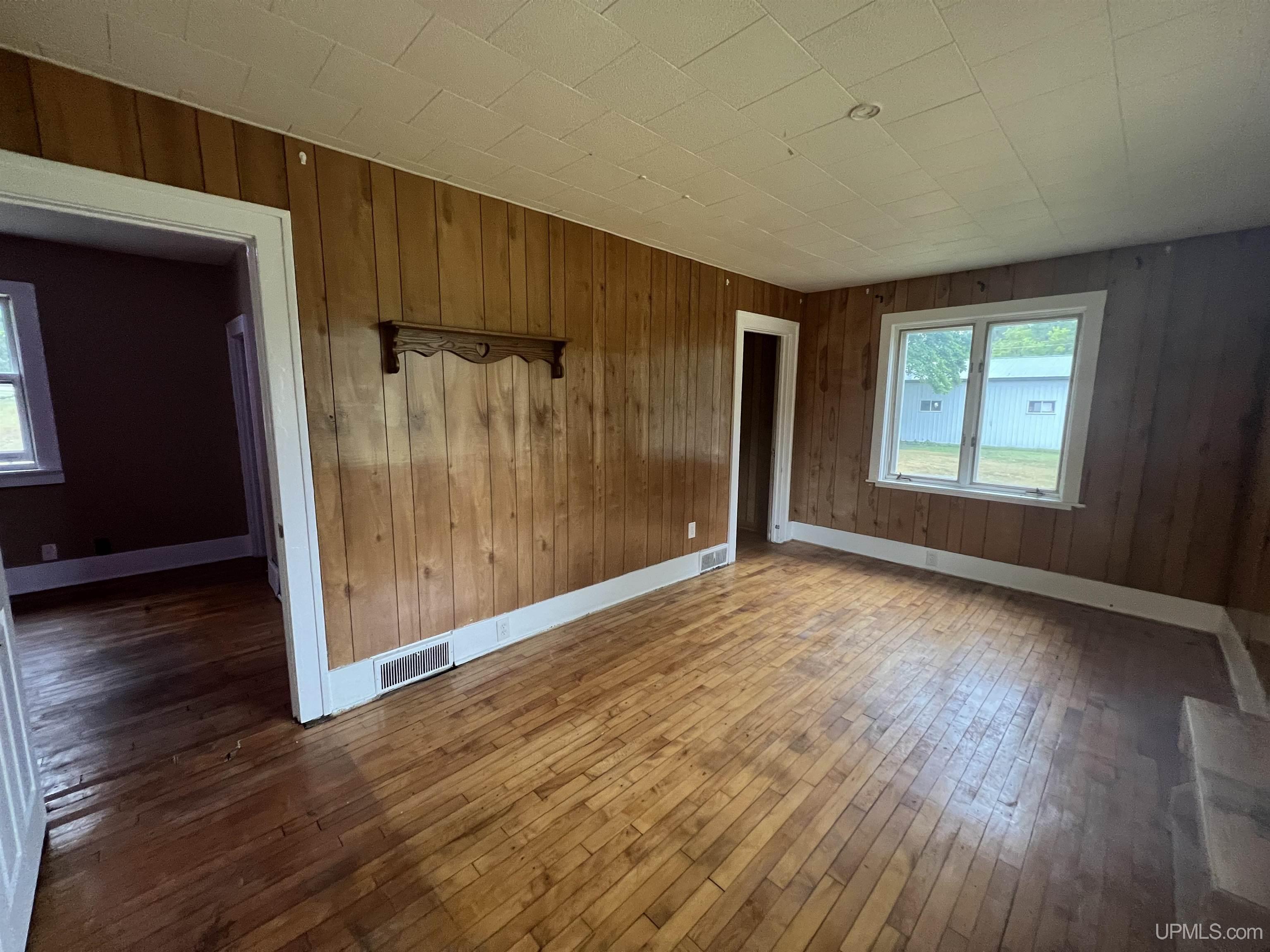 136 Mitchell Street Kingsford, MI 49802 - Photo 8 of 20