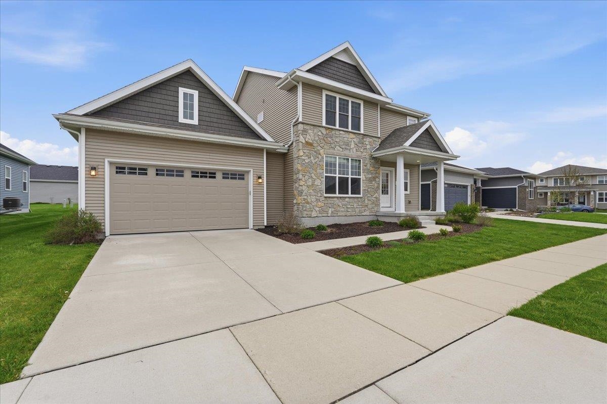 2344 Butterfly Circle Sun Prairie, WI 53590 - Photo 4 of 50