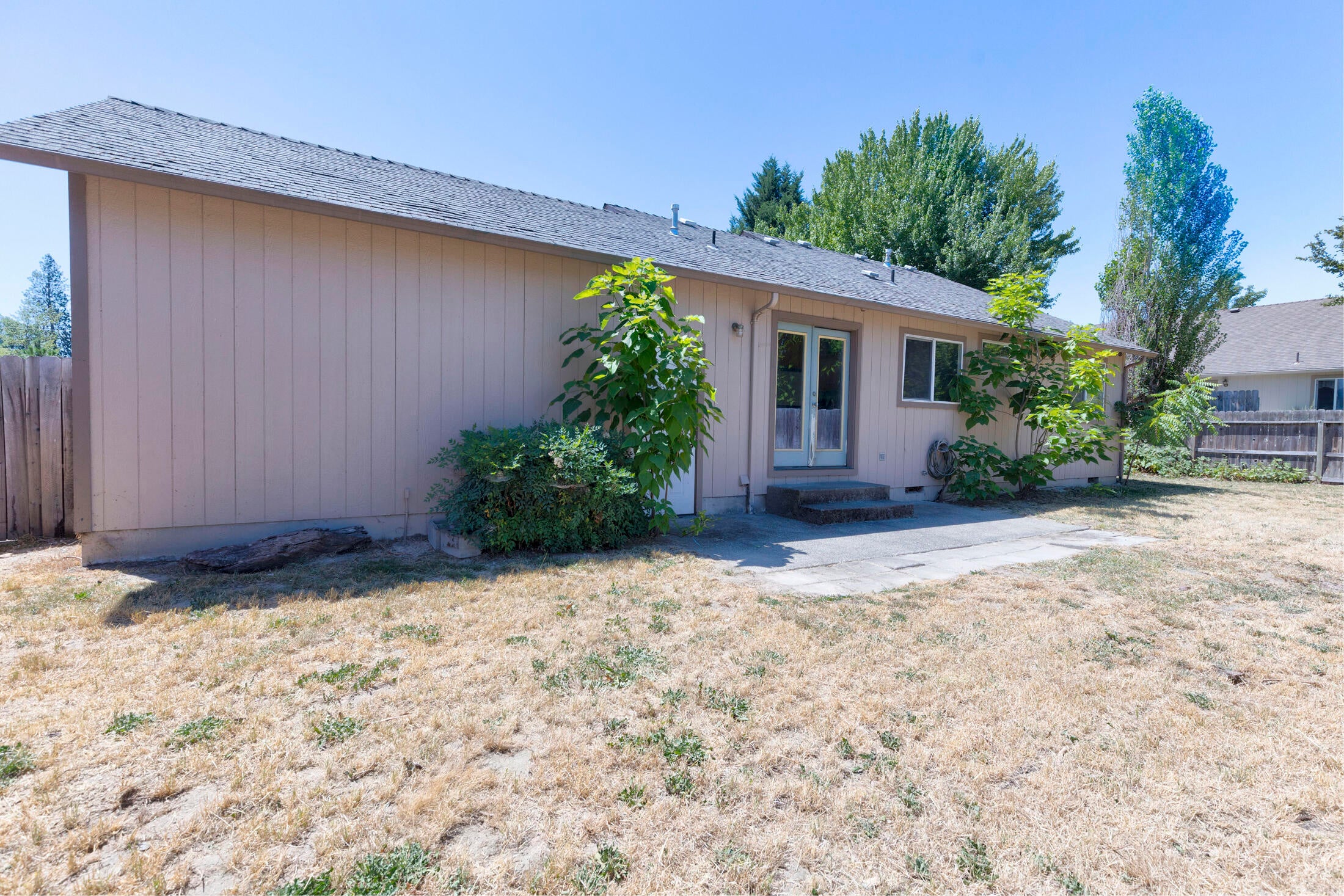 1238 West Harbeck Road Grants Pass, OR 97527 - Photo 18 of 26 0R1A4014_5_6_7_8